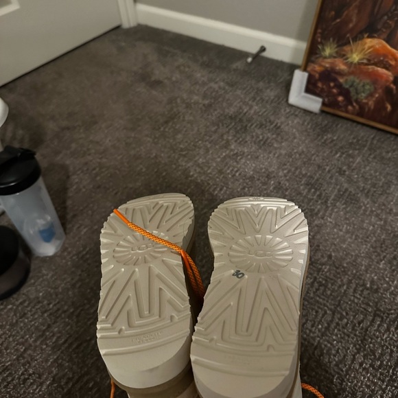 Ugh boots with laces - Picture 6 of 6